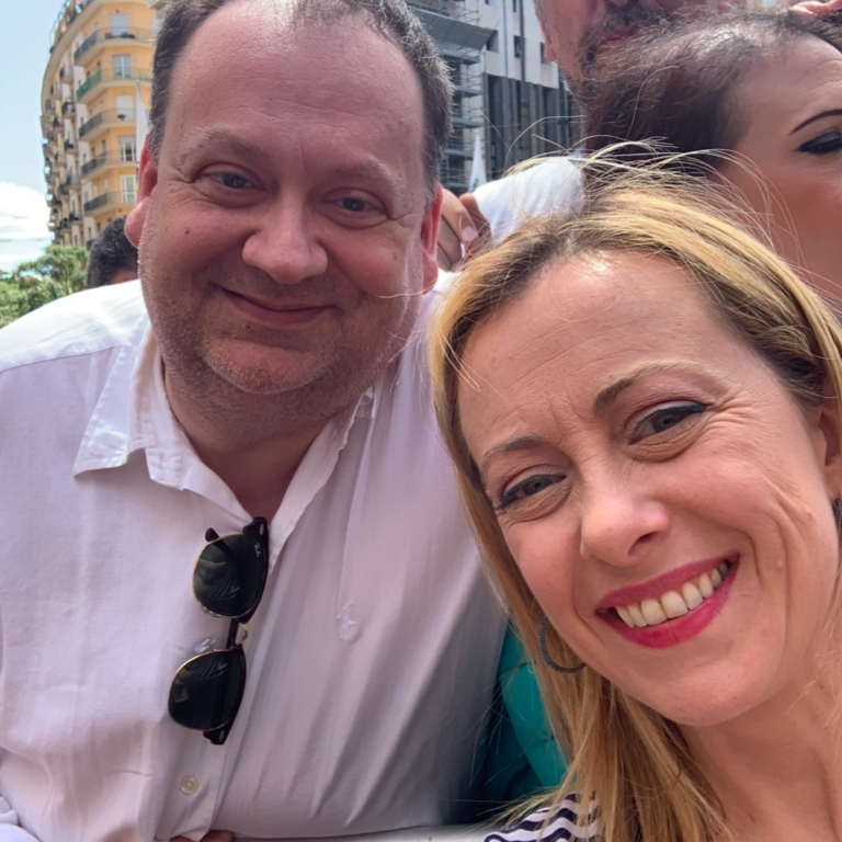 Luca Silvestrone con il Presidente del Consiglio dei Ministri Giorgia Meloni