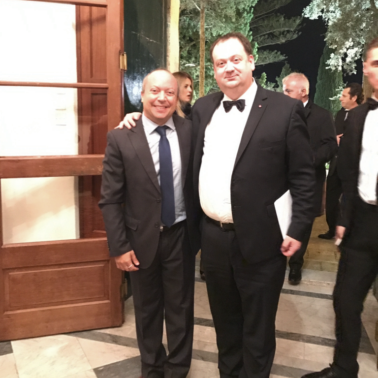 Luca Silvestrone con il console di Malta in Montenegro